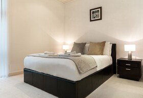 Discovery Dock Apartments East