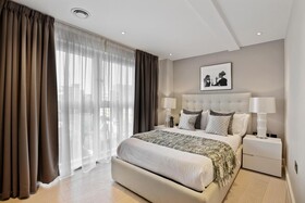Vauxhall Bridge by Q Apartments