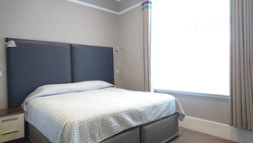 Avis Hotel