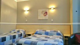 Avis Hotel