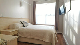 Avis Hotel