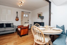 Chalk House - Pet Friendly