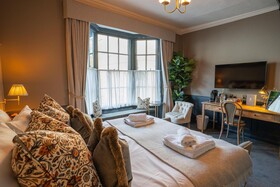 The Salisbury Arms Hotel