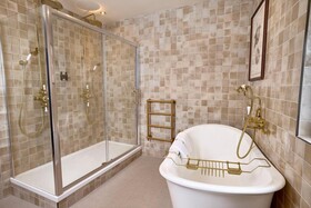 The Salisbury Arms Hotel