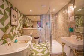 The Salisbury Arms Hotel