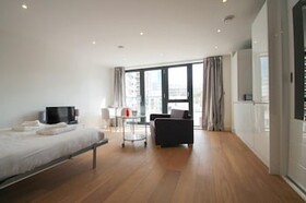 Aldgate East Studio by Mysquare