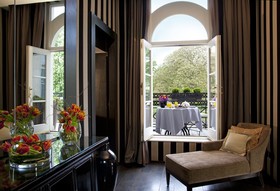 60 Hyde Park Gate Hotel