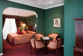 Berjaya Eden Park London Hotel