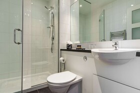 Berjaya Eden Park London Hotel