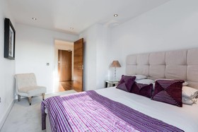 City Courtyard Apartments & Penthouse
