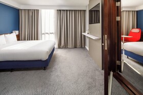 Holiday Inn Express London - Excel