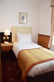 Holiday Villa Hotel & Suites