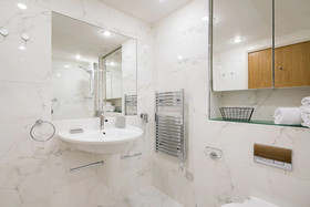 Hyde Park Luxe
