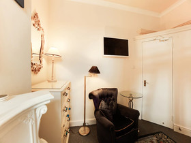 London Lodge by OYO Rooms