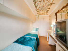 London Lodge by OYO Rooms