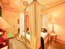 London Lodge by OYO Rooms