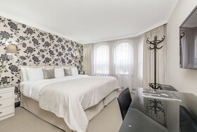 Mayfair House