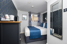 Mentone Hotel