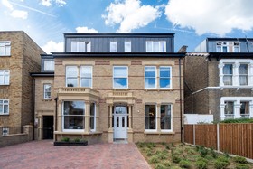 Queen's Drive Aparthotel