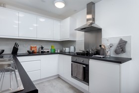 Queen's Drive Aparthotel