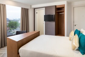 Roomzzz London Stratford