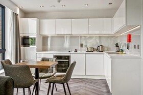 Roomzzz London Stratford