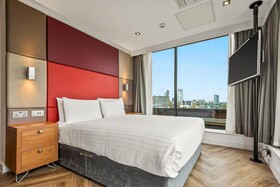 Roomzzz London Stratford