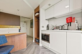 Roomzzz London Stratford