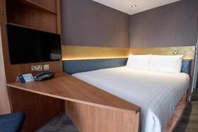 Roomzzz London Stratford