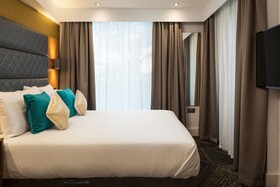 Roomzzz London Stratford