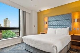 Roomzzz London Stratford