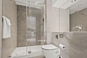 Roomzzz London Stratford