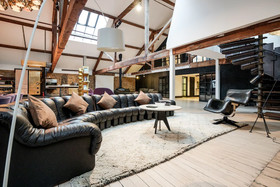 Skyline Water Front Penthouse Apartment