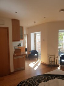 Studios 2 Let Serviced Apartments