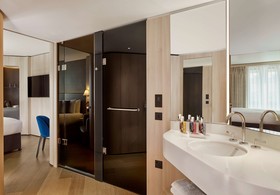The Westminster London, Curio Collection by Hilton