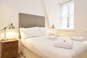 Urban Stay Lovat Lane Apartments