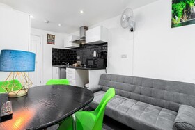 Whitechapel Grand