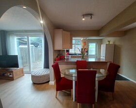 Crawley Green House Huku Kwetu