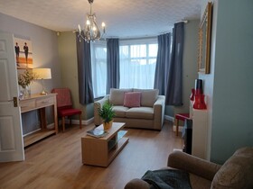 Crawley Green House Huku Kwetu