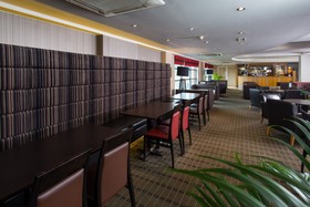Holiday Inn Express London - Luton Airport