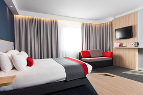 Holiday Inn Express London - Luton Airport