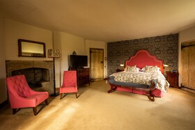 Maiden’s Tower Bed & Breakfast - Leeds Castle