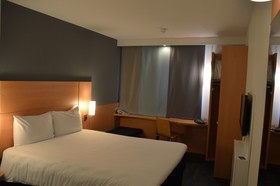 ibis Reading Centre