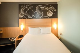 ibis Reading Centre