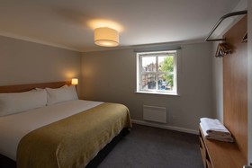 PREMIER SUITES Reading