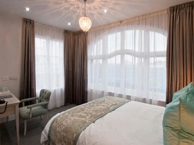 W12 Rooms