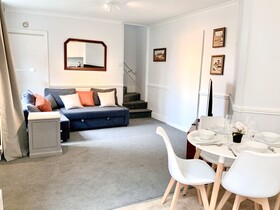 Bookeduk Large Cosy Cottage
