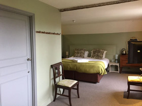 The Leicester Arms Hotel