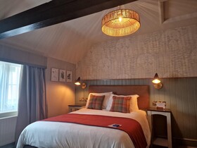 Feathers Inn