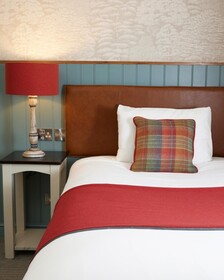 Feathers Inn